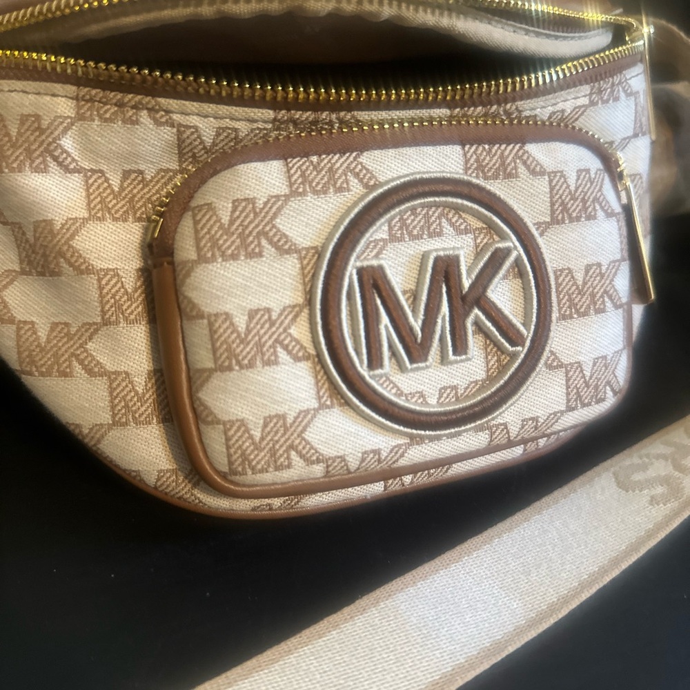 Michael Kors Tan and Cream Logo Belt/Fanny Bag - Picture 4 of 6